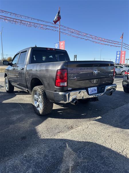 RAM 1500 4WD Crew Cab 140.5" Lone Star 2016