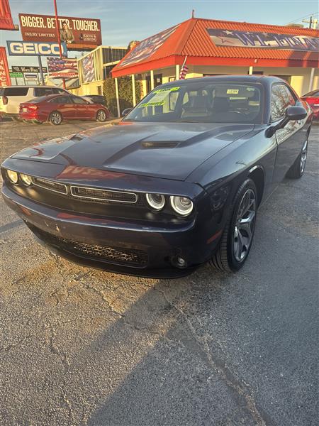 Dodge Challenger 2dr Cpe SXT Plus 2015