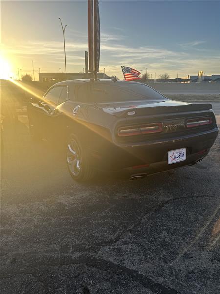 Dodge Challenger 2dr Cpe SXT Plus 2015