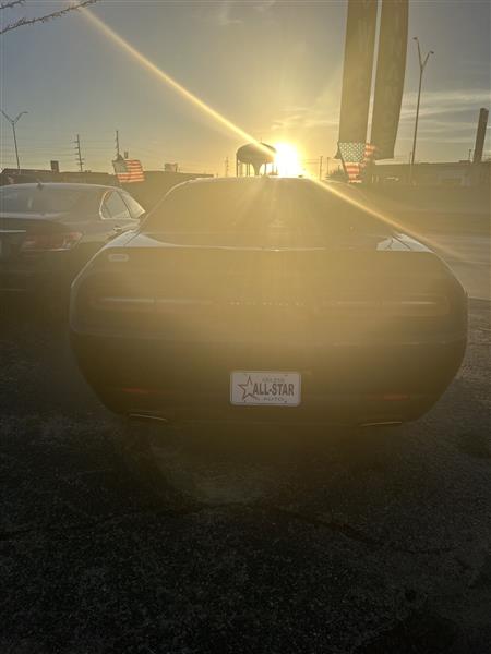 Dodge Challenger 2dr Cpe SXT Plus 2015