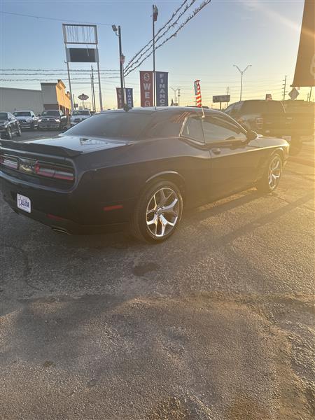 Dodge Challenger 2dr Cpe SXT Plus 2015