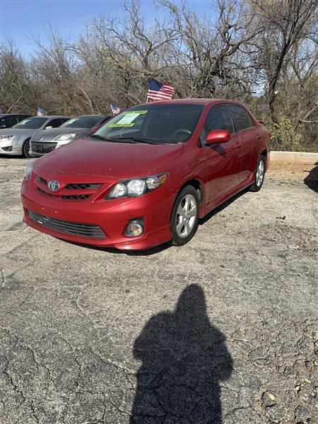 Toyota Corolla 4dr Sdn Auto LE (Natl) 2011