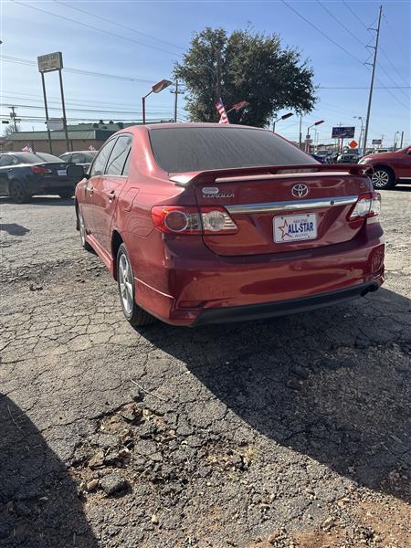 Toyota Corolla 4dr Sdn Auto LE (Natl) 2011