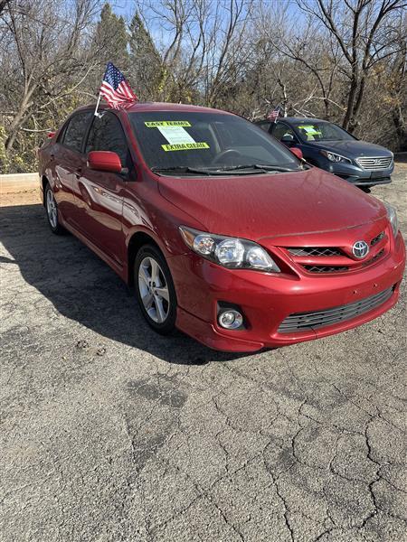 Toyota Corolla 4dr Sdn Auto LE (Natl) 2011