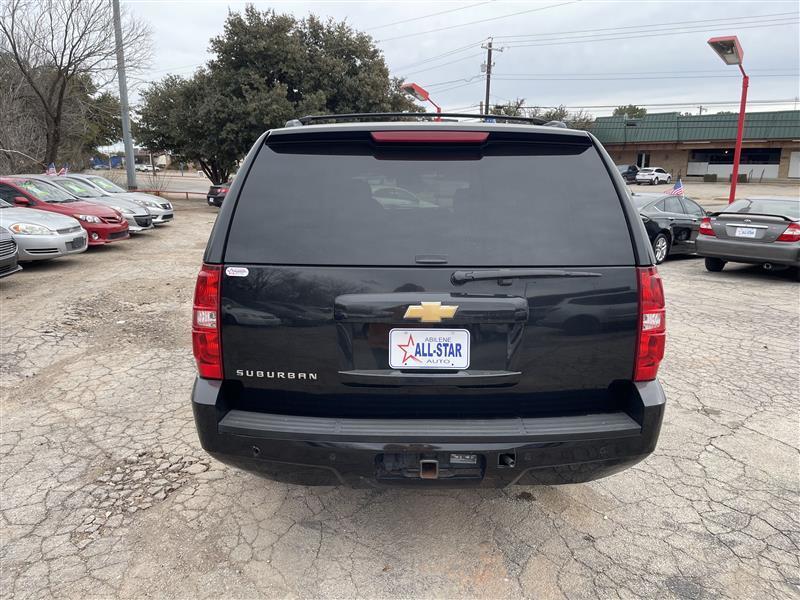 Chevrolet Suburban 2WD 4dr 1500 LT 2013