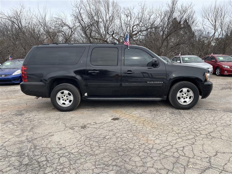 Chevrolet Suburban 2WD 4dr 1500 LT 2013