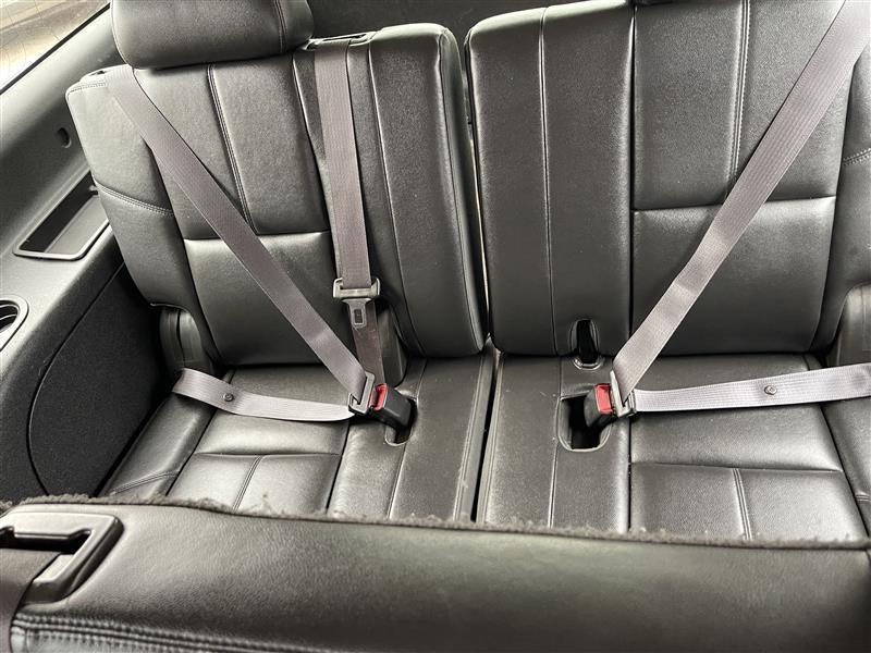 Chevrolet Suburban 2WD 4dr 1500 LT 2013