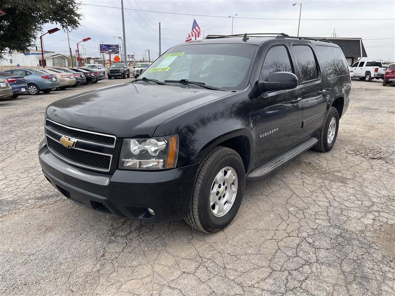Chevrolet Suburban photo 2