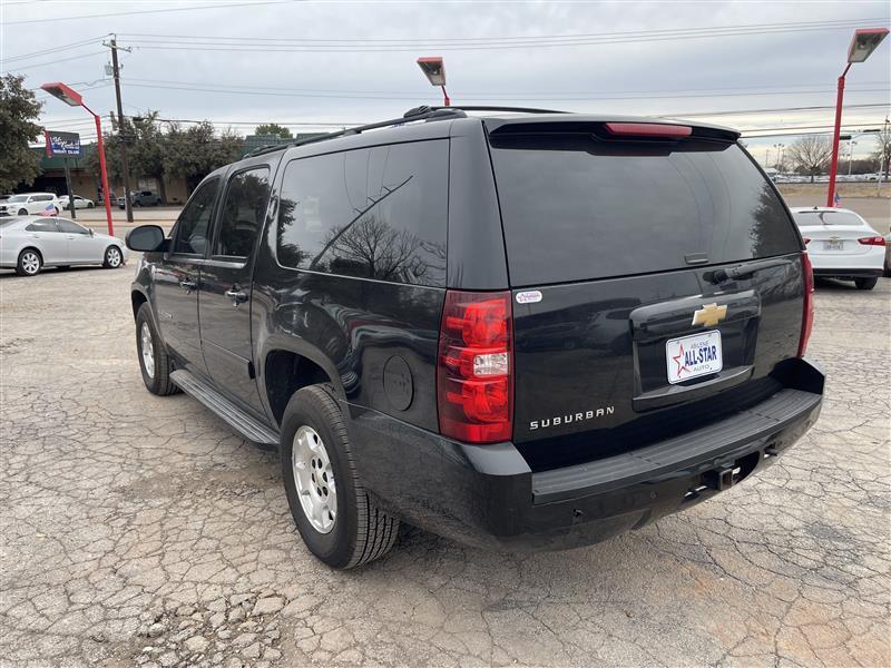 Chevrolet Suburban photo 4