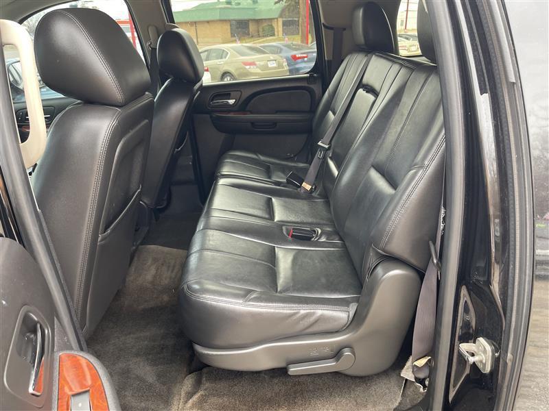 Chevrolet Suburban photo 8