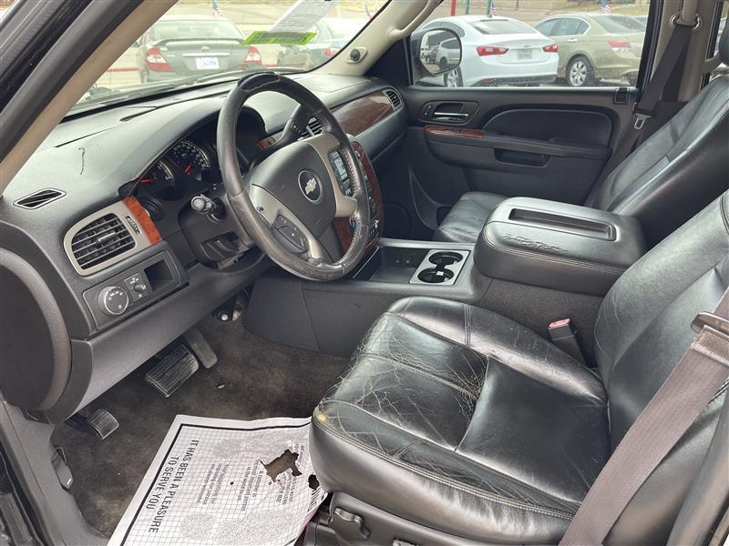 Chevrolet Suburban photo 9