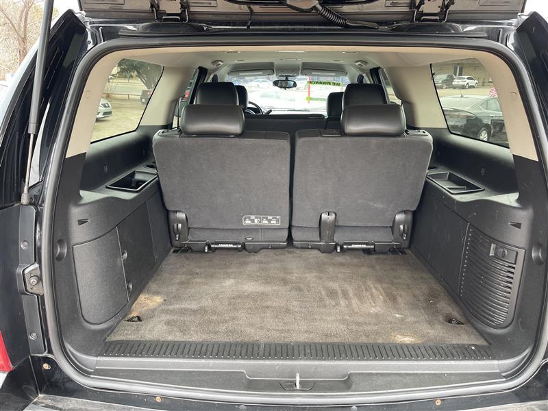 Chevrolet Suburban photo 11