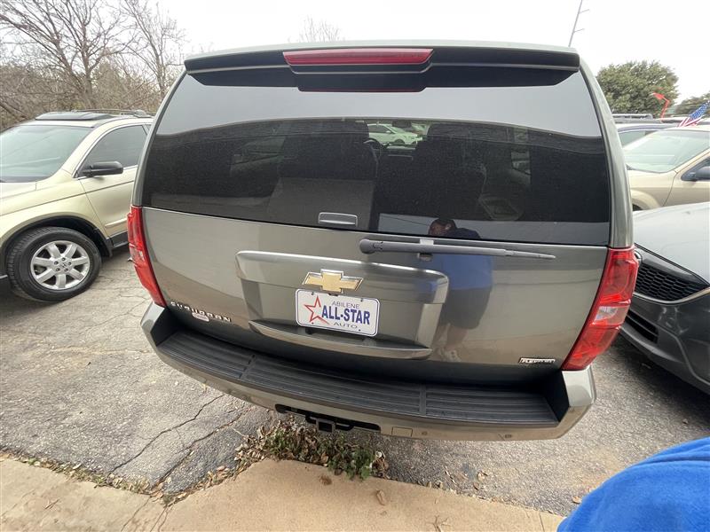 Chevrolet Suburban 2WD 4dr 1500 LT 2011