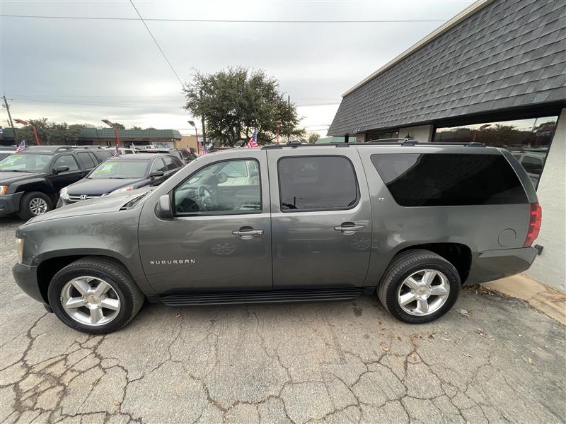 Chevrolet Suburban 2WD 4dr 1500 LT 2011