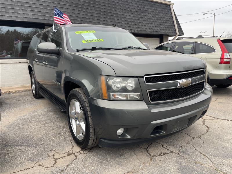 Chevrolet Suburban 2WD 4dr 1500 LT 2011