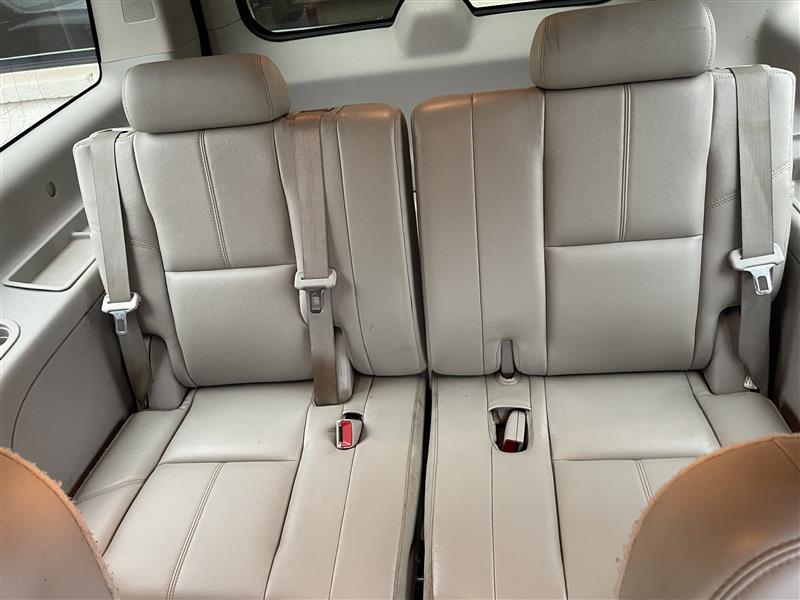 Chevrolet Suburban 2WD 4dr 1500 LT 2011