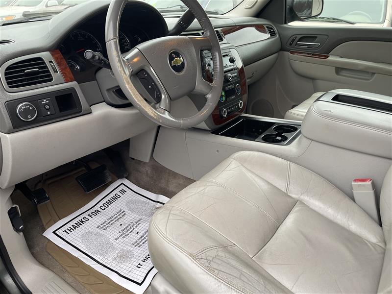 Chevrolet Suburban 2WD 4dr 1500 LT 2011