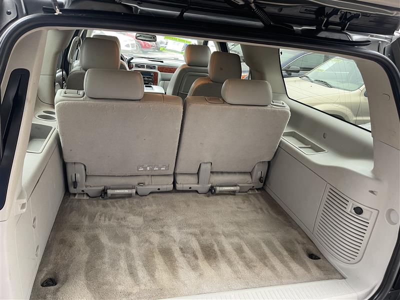 Chevrolet Suburban 2WD 4dr 1500 LT 2011