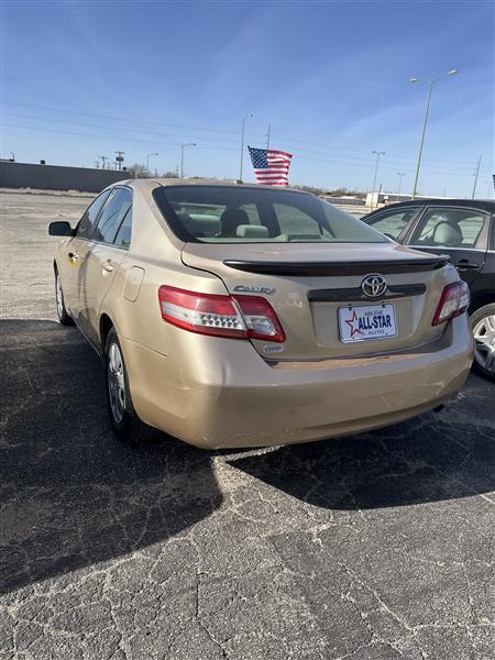 Toyota Camry 4dr Sdn I4 Man LE (Natl) 2011