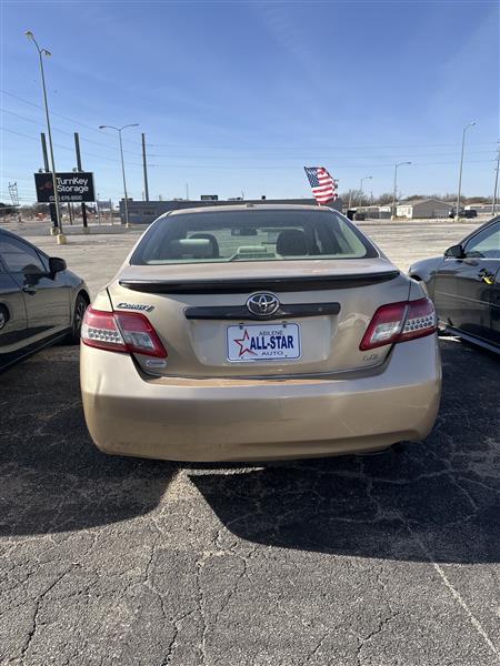 Toyota Camry 4dr Sdn I4 Man LE (Natl) 2011