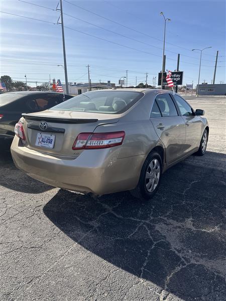 Toyota Camry 4dr Sdn I4 Man LE (Natl) 2011
