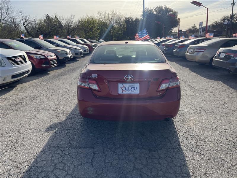 Toyota Camry 4dr Sdn I4 Man LE (Natl) 2011