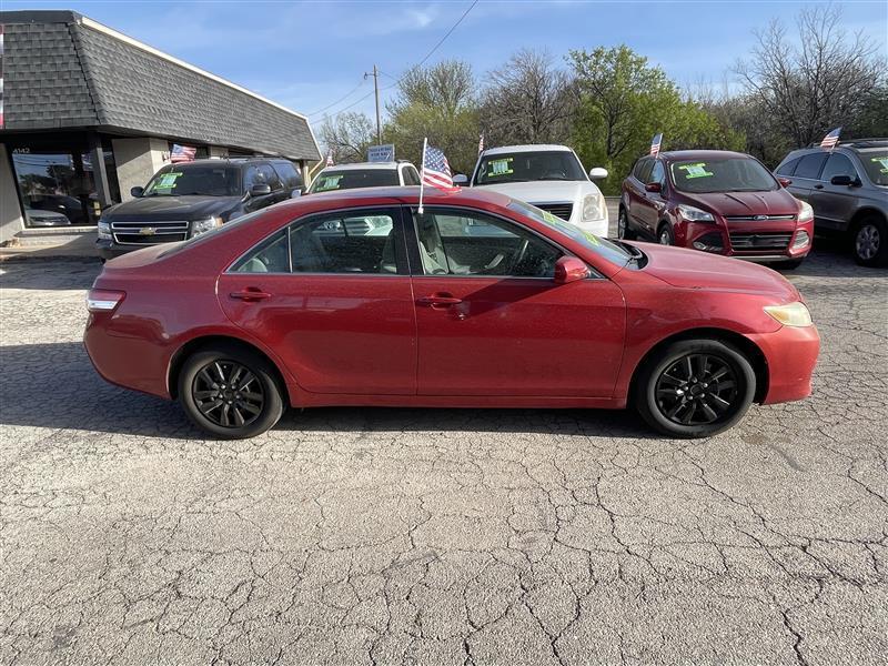 Toyota Camry 4dr Sdn I4 Man LE (Natl) 2011