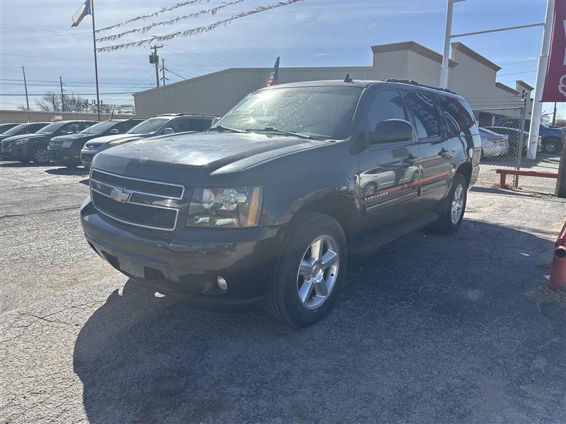 Chevrolet Suburban 2WD 4dr 1500 LT 2011