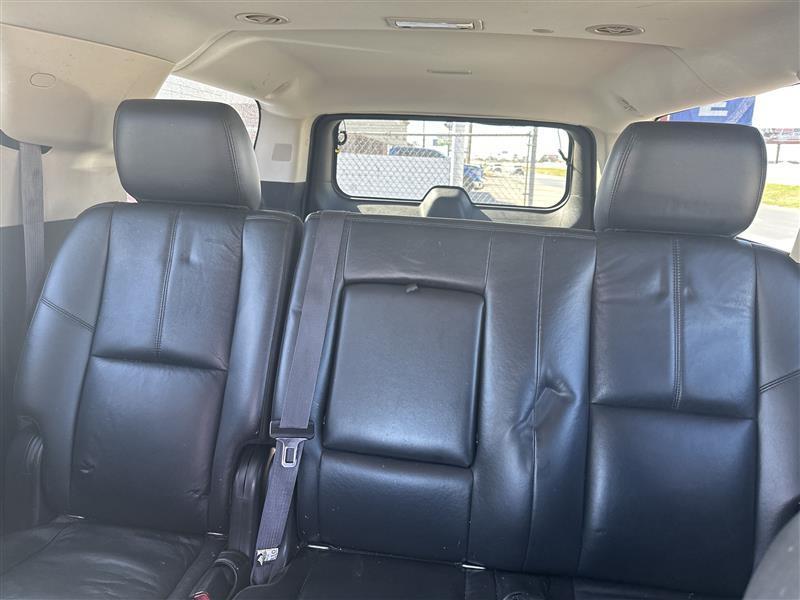 Chevrolet Suburban 2WD 4dr 1500 LT 2011