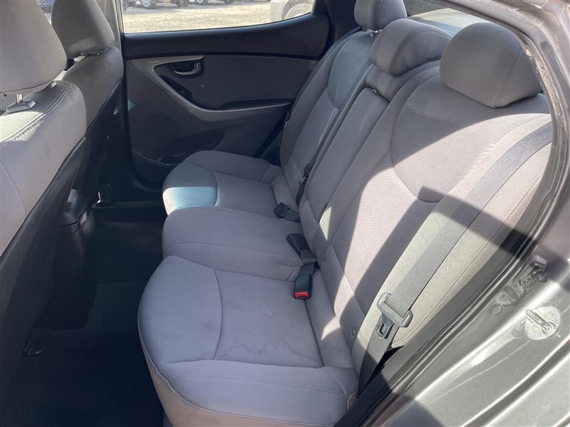 Hyundai Elantra photo 9