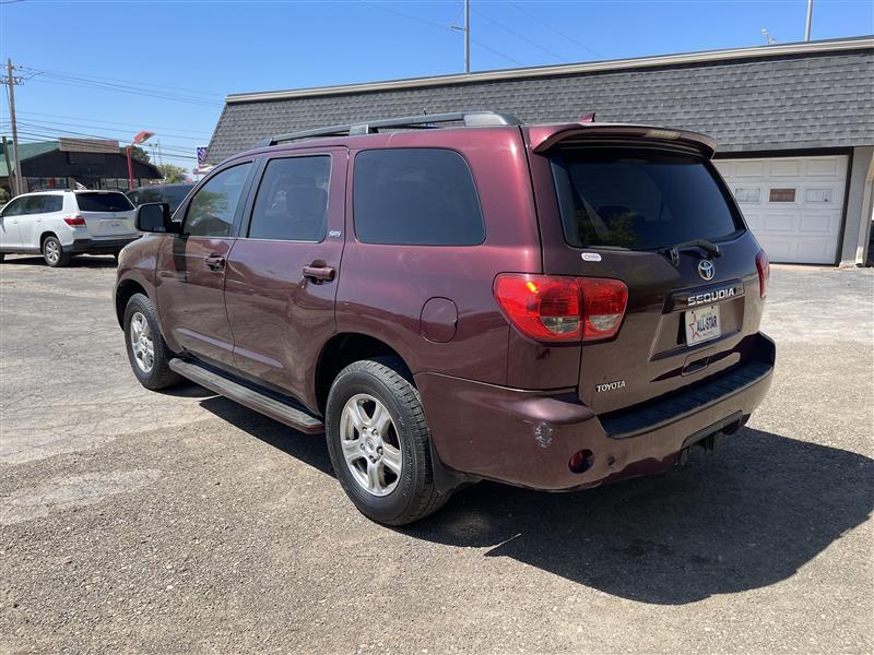 Toyota Sequoia RWD V8 6-Spd AT SR5 (Natl) 2010