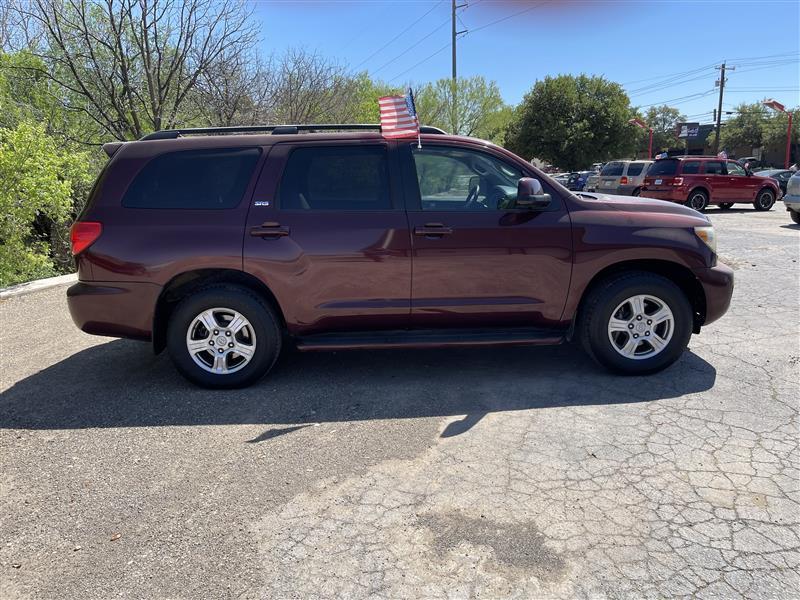 Toyota Sequoia RWD V8 6-Spd AT SR5 (Natl) 2010