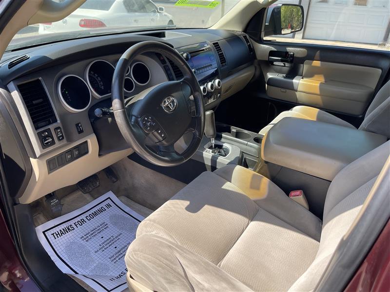 Toyota Sequoia RWD V8 6-Spd AT SR5 (Natl) 2010