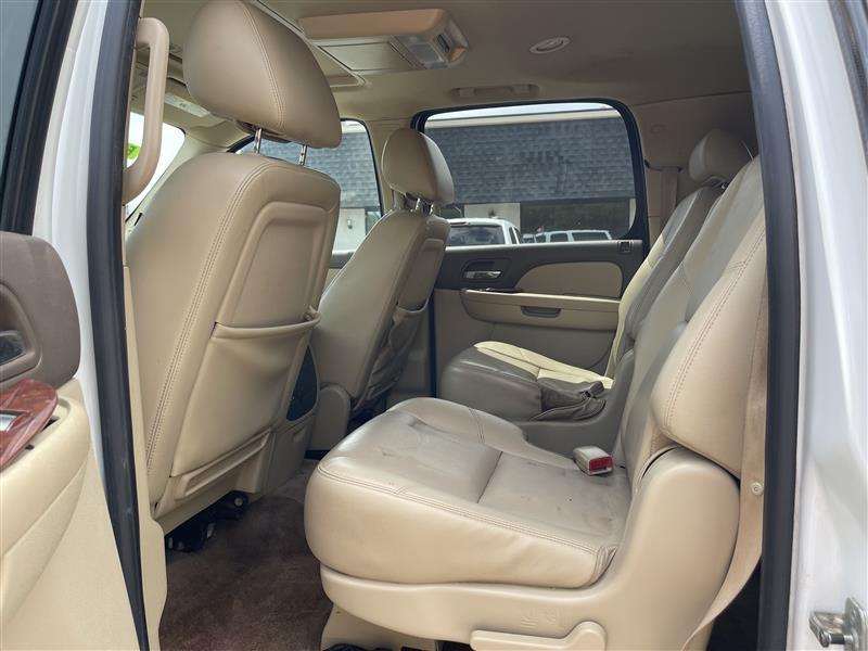 Chevrolet Suburban 2WD 4dr 1500 LTZ 2010