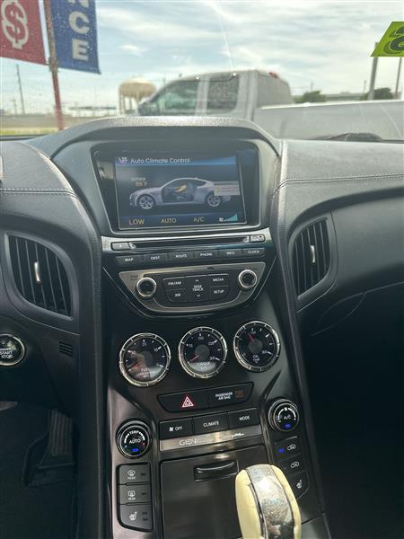 Hyundai Genesis Coupe 2dr V6 3.8L Auto Grand Touring w/Blk Lth 2013
