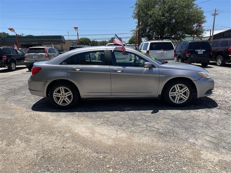 Chrysler 200 4dr Sdn LX 2014