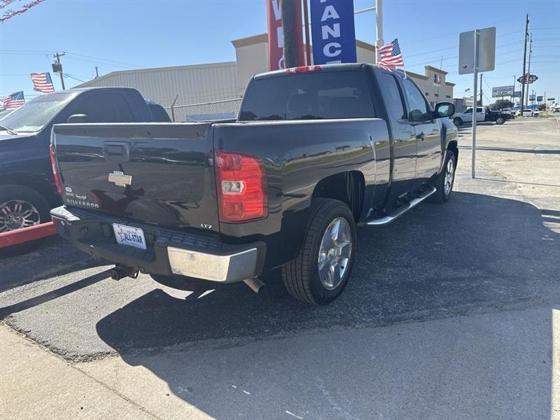 Chevrolet Silverado 1500 2WD Ext Cab 143.5" LTZ 2011
