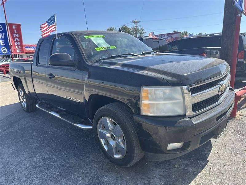 Chevrolet Silverado 1500 2WD Ext Cab 143.5" LTZ 2011