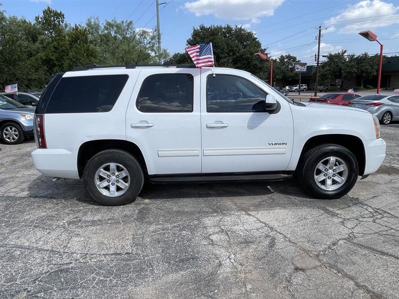 GMC Yukon 2WD 4dr 1500 SLE 2011