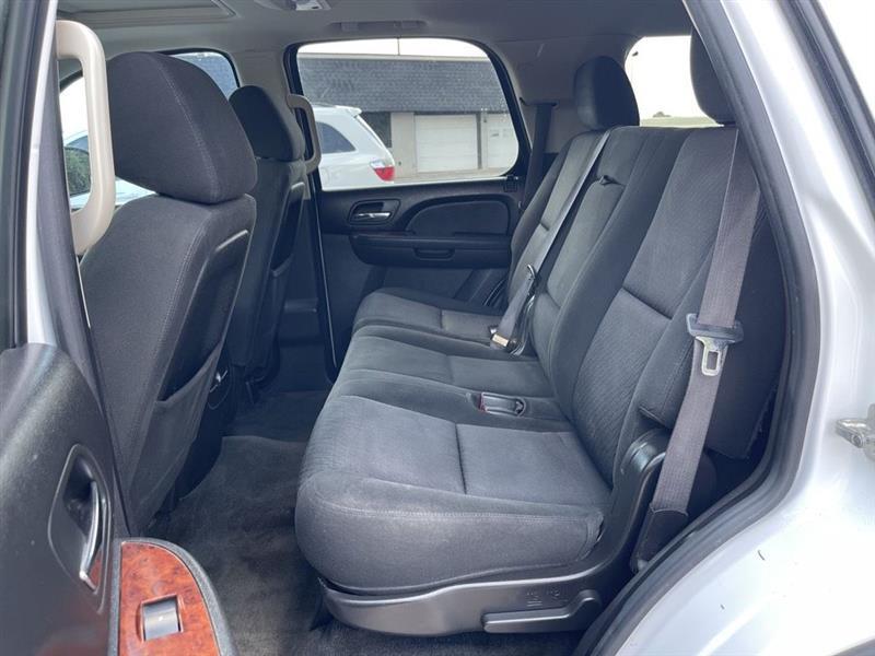 GMC Yukon 2WD 4dr 1500 SLE 2011