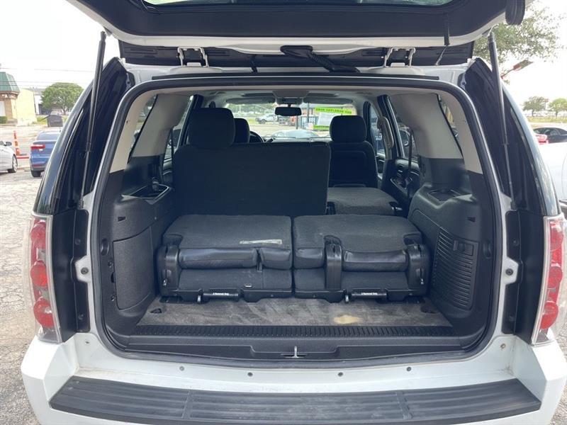 GMC Yukon 2WD 4dr 1500 SLE 2011