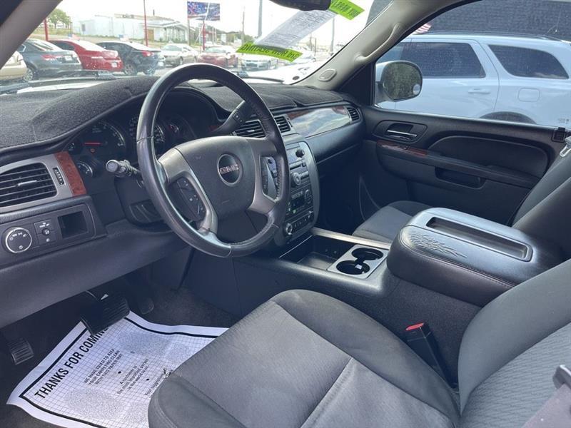 GMC Yukon 2WD 4dr 1500 SLE 2011