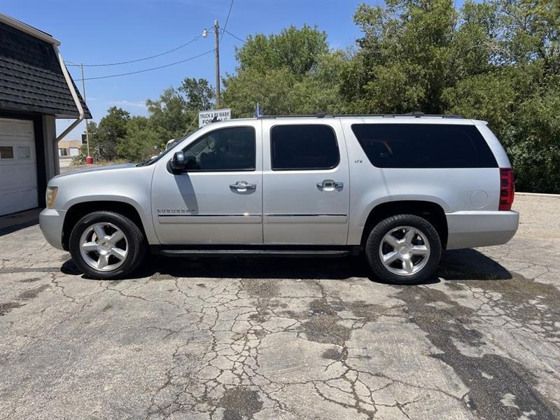 Chevrolet Suburban 2WD 4dr 1500 LTZ 2011