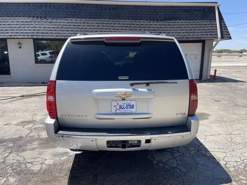 Chevrolet Suburban 2WD 4dr 1500 LTZ 2011