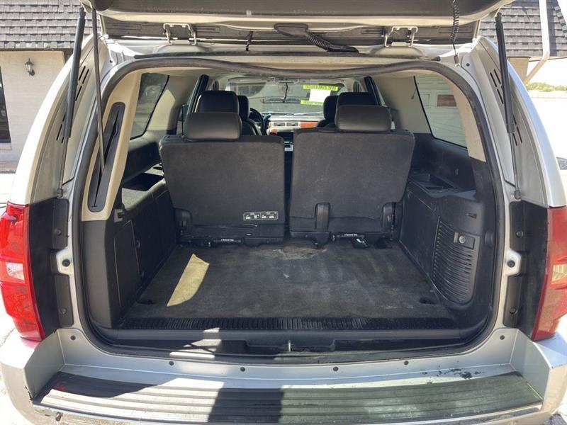 Chevrolet Suburban 2WD 4dr 1500 LTZ 2011