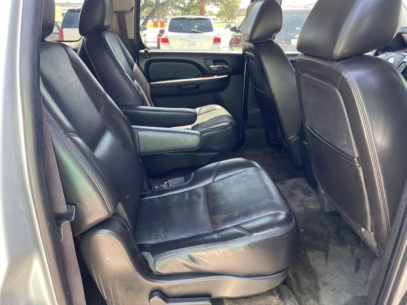 Chevrolet Suburban 2WD 4dr 1500 LTZ 2011