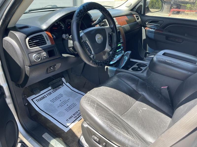 Chevrolet Suburban 2WD 4dr 1500 LTZ 2011