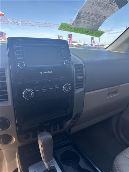 Nissan Titan 4WD Crew Cab SWB SV 2015