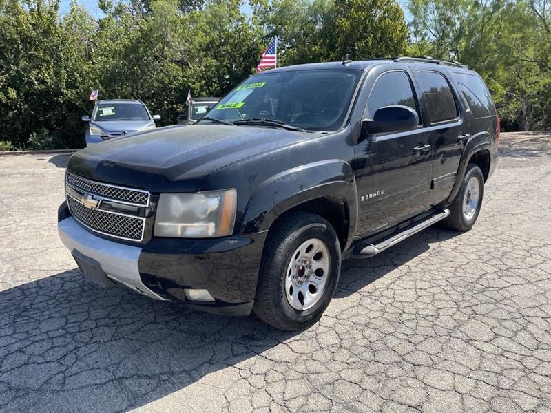 Chevrolet Tahoe photo 3
