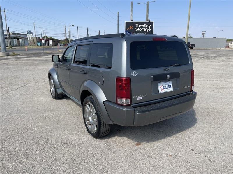 Dodge Nitro photo 4